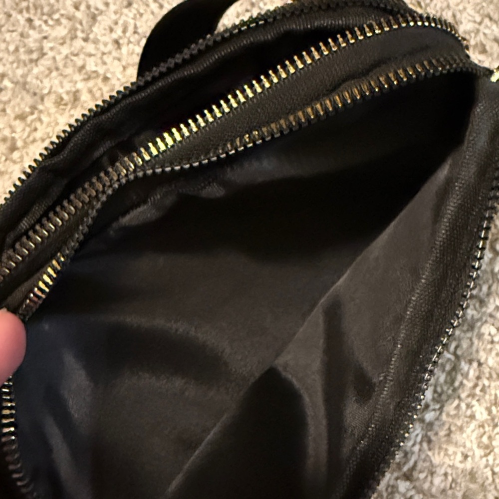 Elegant Black Crossbody Bag - Picture 4 of 5